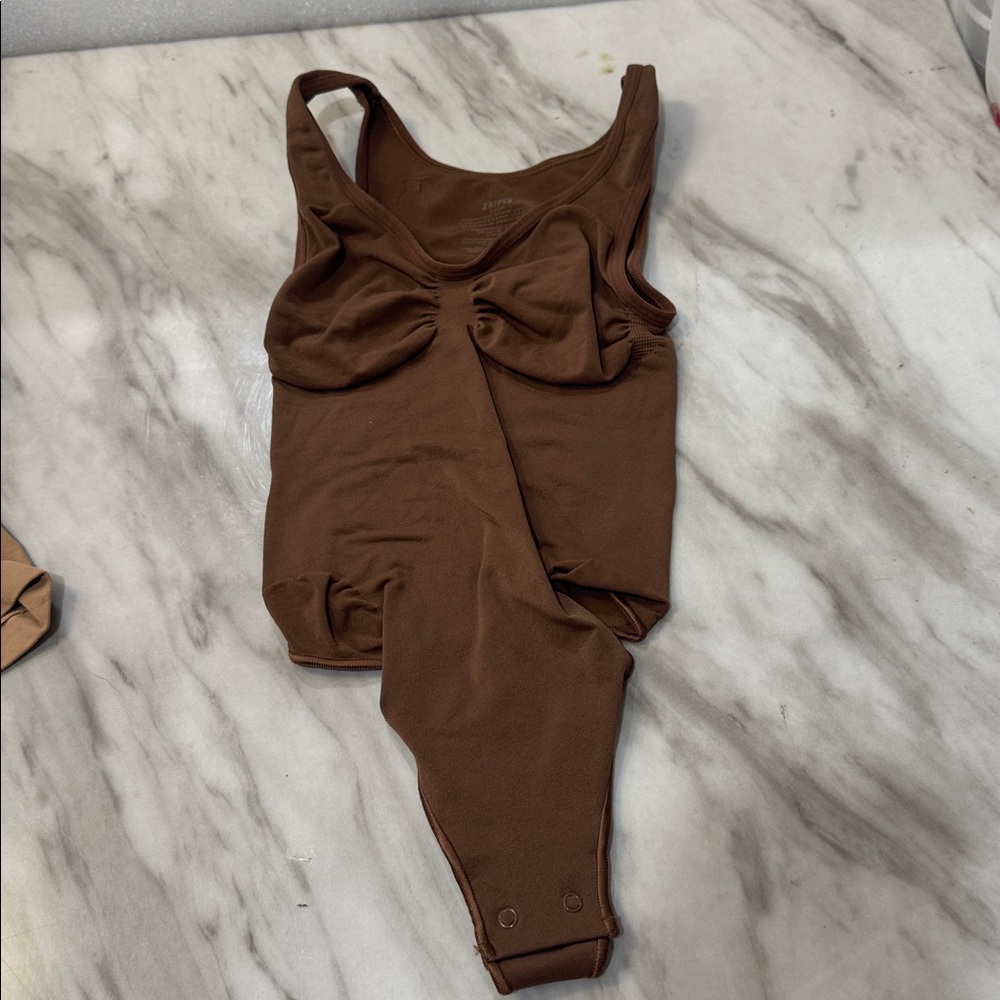 SKIMS Nude Sculpting Bodysuit - Picture 6 of 9